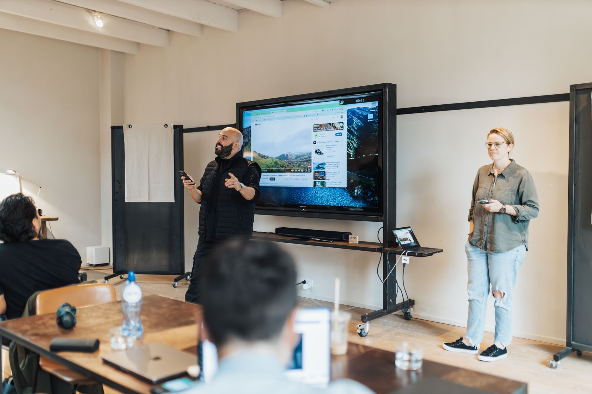 Presentatie op een groot beeldscherm